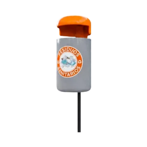 Botes de basura en la calle